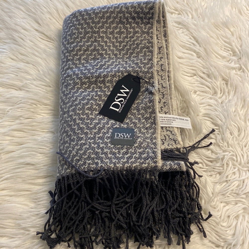 DSW Blanket Brand New size long 60” Wide 50” very beautiful blanket and color